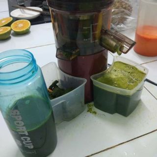 Máy ép chậm,ép cả thế giới nhé các mẹ.