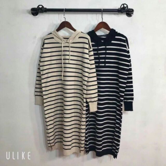 Váy len suông kẻ có mũ