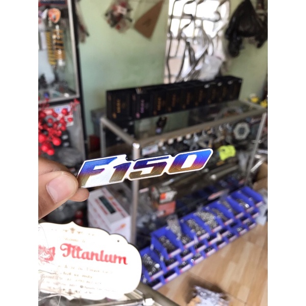 chữ F150 chất liệu titan