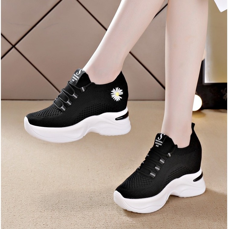 Giày độn đế hoa cúc nữ Hot trend mới nhất 2021 HAPU vải dệt thoáng khí cao 8cm (2 màu) | BigBuy360 - bigbuy360.vn