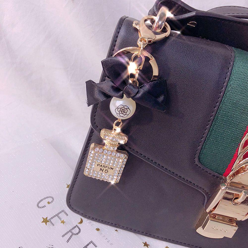 Móc Khóa Hình Chai Nước Hoa Họa Tiết Chấm Bi Lấp Lánh Dễ Thương