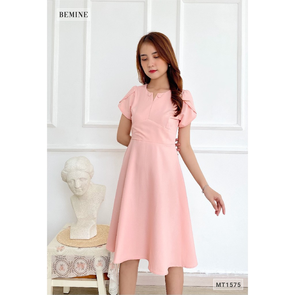 Đầm cổ đính 2 nút bọc tay búp sen BEMINE MT1575HONG | BigBuy360 - bigbuy360.vn