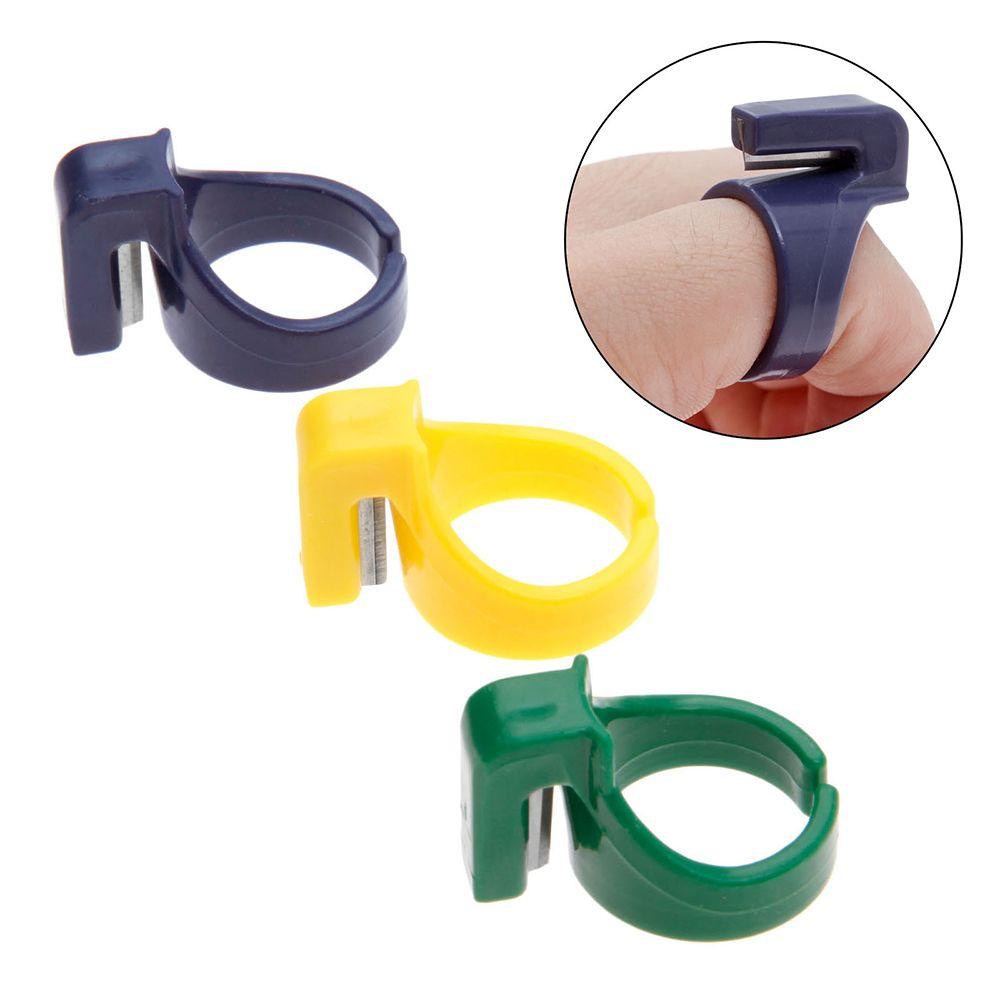 LAY 3 Dụng Cụ Xỏ Chỉ Bằng Nhựa