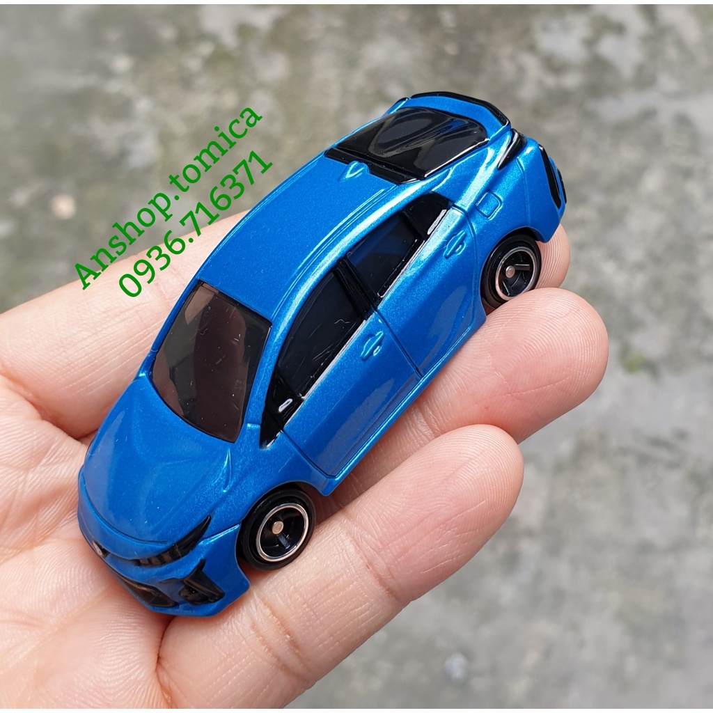 Mô hình siêu xe Toyota Prius màu xanh mở được cốp sau tomica Nhật Bản