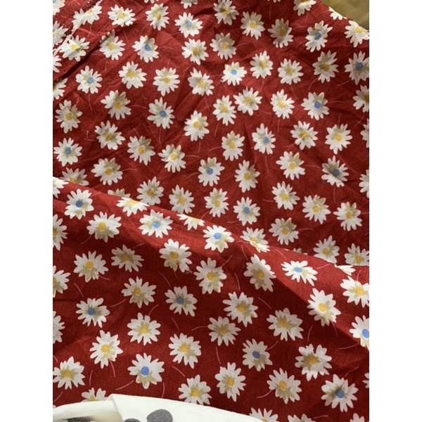 thô cotton nền đỏ đô hoa cúc
