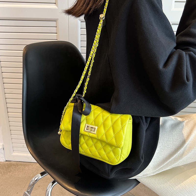 Túi Đeo Vai Hình Thoi Phối Dây Xích Thời Trang Cho Nữ