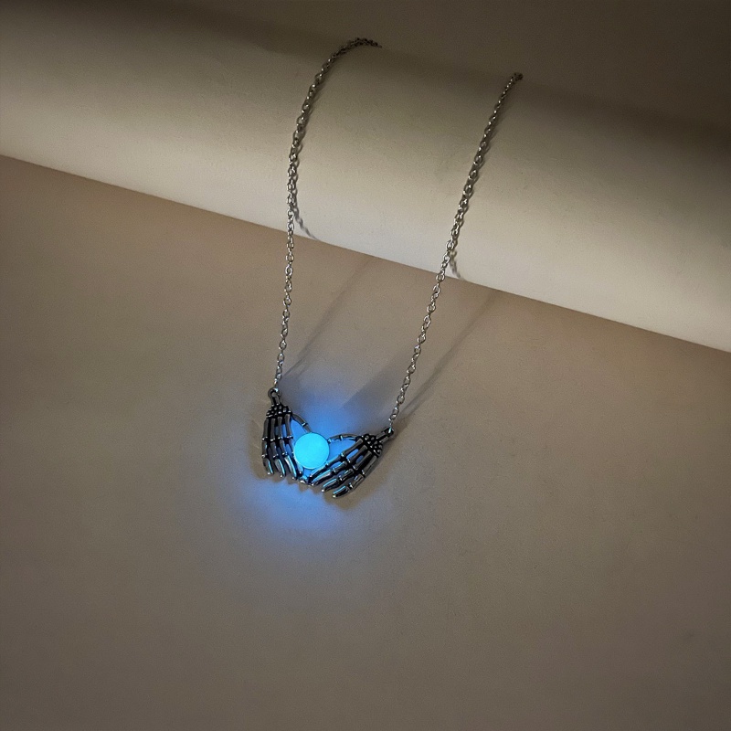 Vòng cổ Mặt Hình Móng Vuốt Ma Phát Quang Phong Cách Punk Cổ Điển