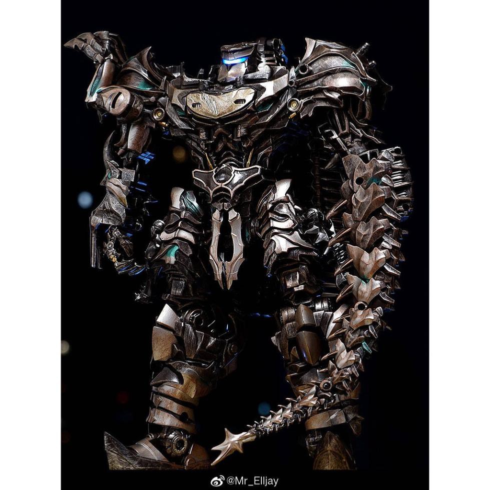 Mô hình robot transformers AM-01  Scorn