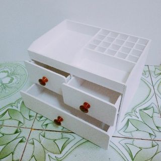 Kệ mỹ phẩm 3 tầng 3 hộc 30cm núm gỗ đậm