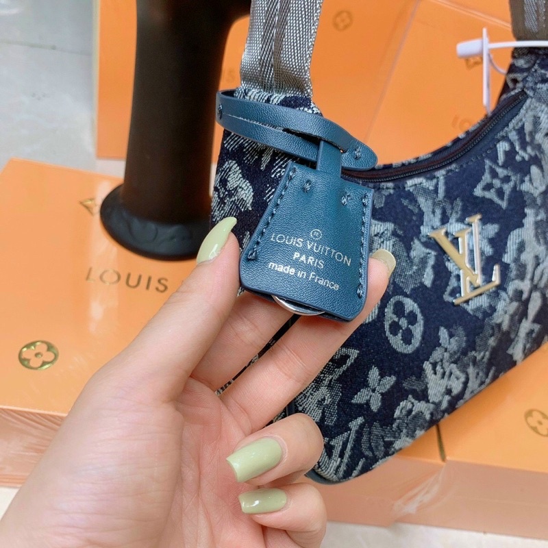 Túi Lv kẹp nách s25