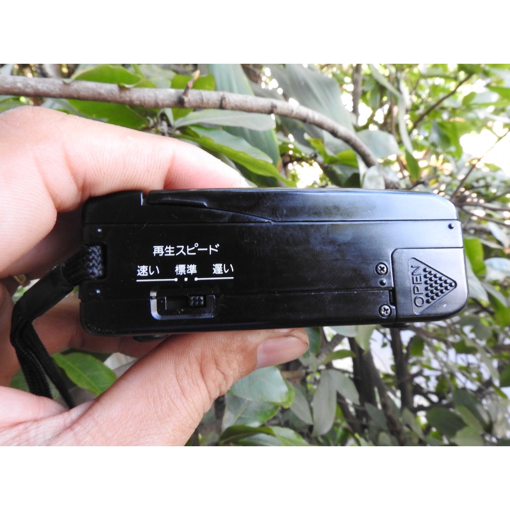 Máy nghe nhạc Cassette Sanyo MR-56 có loa ngoài kiểu máy đẹp có 2 chế độ phát nhạc bằng nút bấm mềm