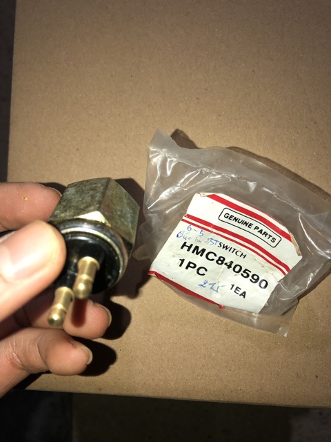 phutungthaythe| núm báo lùi ô tô huyndai 2,5 tấn ( núm báo lùi oto)