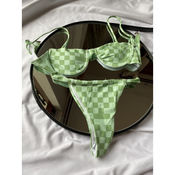 Bikini màu xanh bơ kẻ caro hoạ tiết ô bàn cờ có gọng mút The Candy Co