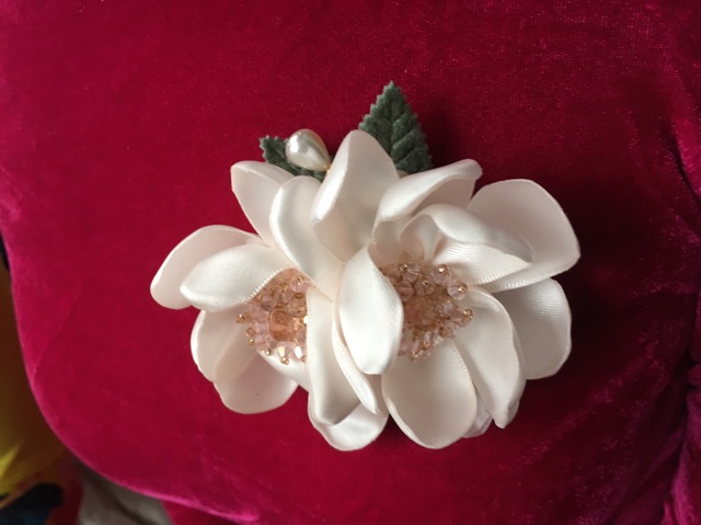 Cài áo hoa mộc lan Hannah Handmade