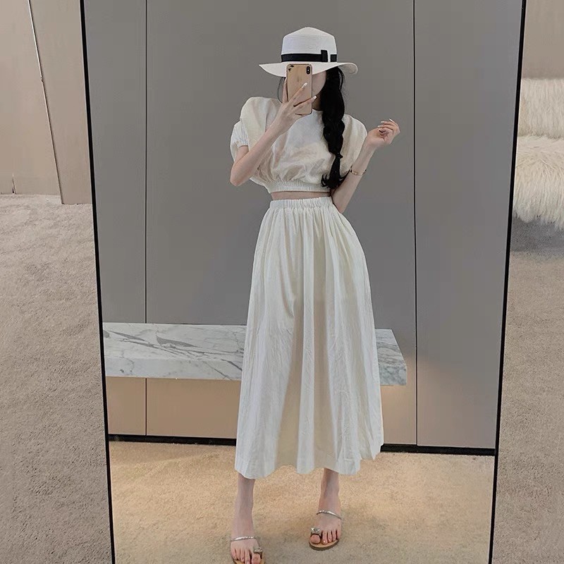 Set áo croptop bo chun + chân váy xẻ tà dáng thụng đi biển