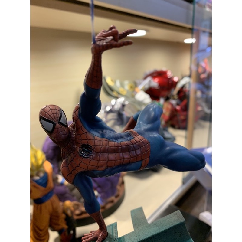 (Hot mới về ) Mô Hình Spider Man cảnh người nhện chiến đấu sắc nét màu đỏ sẫm đẹp 28Cm