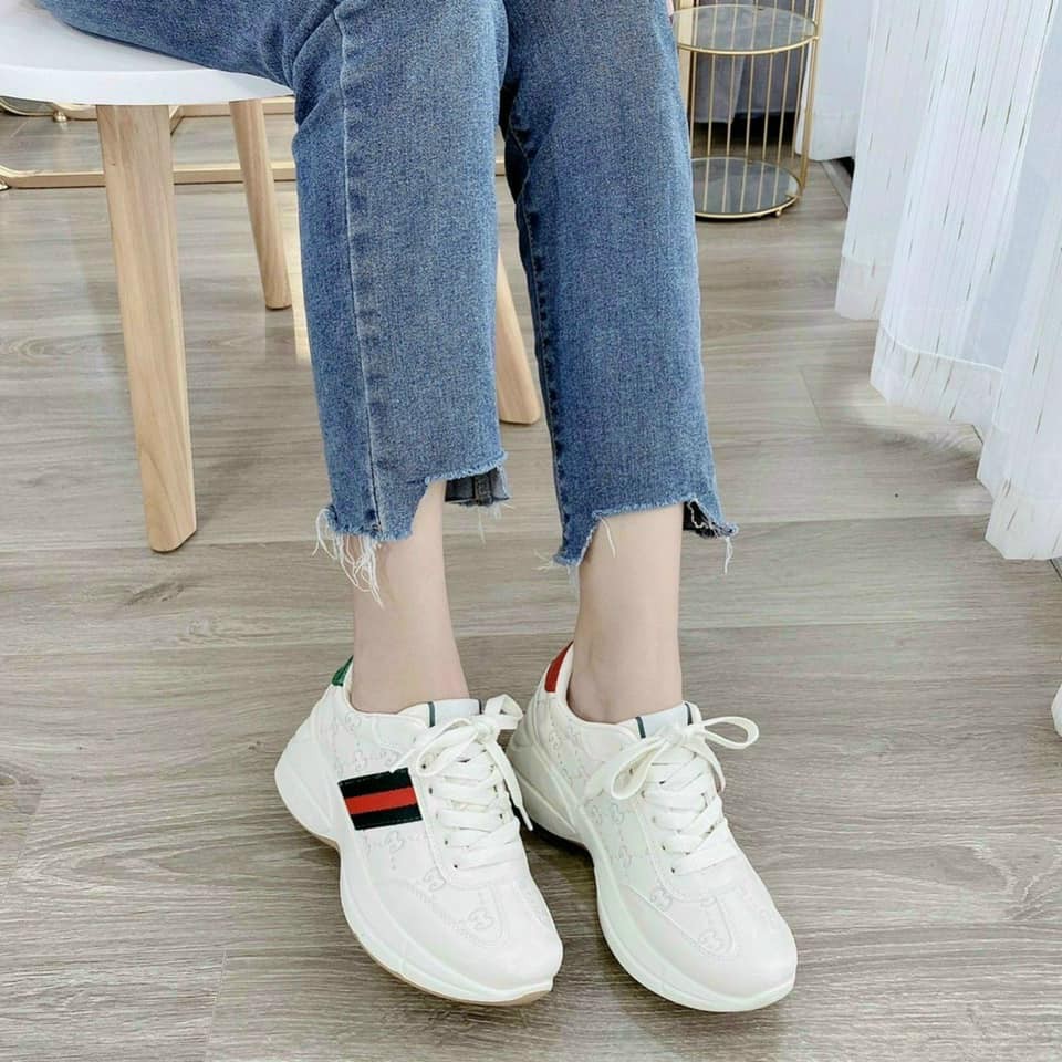 Sneaker Màu trắng kem siêu xinhhh 🤩🤩.Hỗ trợ đổi trả sản phẩm không đúng chất lượng