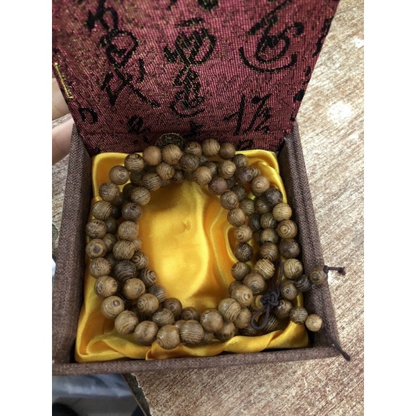 Chuỗi vòng trầm hương tặng kèm hộp đựng