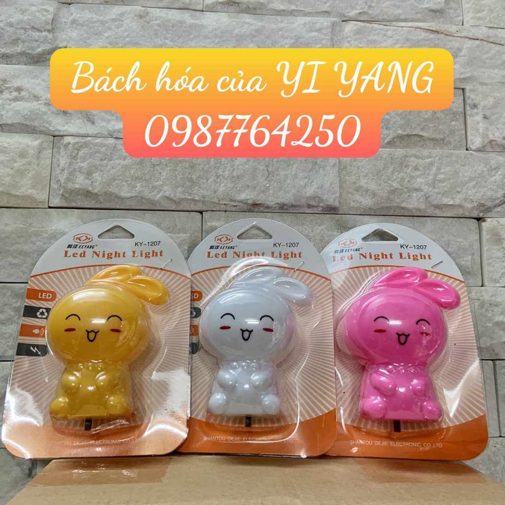 Đèn ngủ Bé Thỏ nhỏ xinh ánh sáng dịu có công tắc đóng mở chủ động