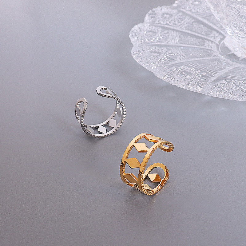 Nhẫn Nữ Hoa Văn Bản To Titan Ko Han Rỉ TT 3787