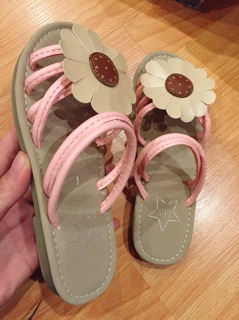 Sandal hoa cho bé cực xinh iu