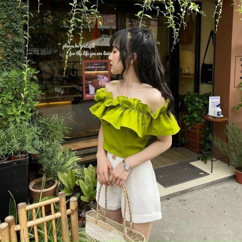 ÁO VOAN CROPTOP TRỄ VAI BÈO ChiZi Shop