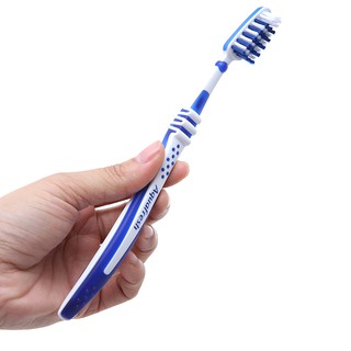Bàn chải đánh răng Aquafresh In Between Clean ( giao màu ngẫu nhiên )