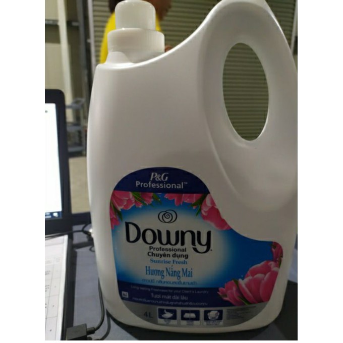 Nước xả vải Downy bình 4L 4 lít Hương Nắng Mai