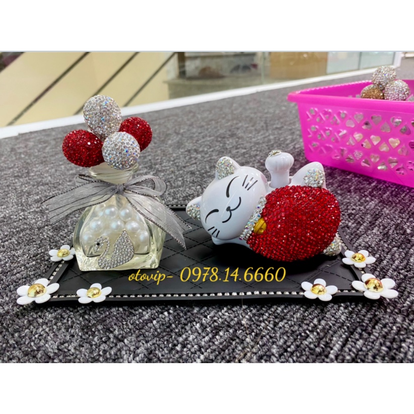 SET Mèo Thần Tài Đính Đá gồm mèo + lọ bóng đá + thảm hoa cúc trang Trí Taplo Siêu Xinh, Chiêu Tài Lộc Và May Mắn OTO VIP