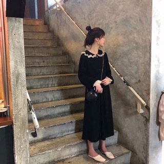 Váy cổ bèo ren