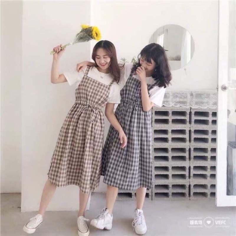 Sét Váy Yếm Kẻ Hai Dây Kèm Áo Thun Trắng Rút Eo kiểu dáng Vintage