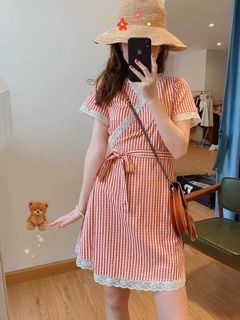 Đ𝚊̂̀𝚖 caro đỏ đắp chéo viền ren thắt eo