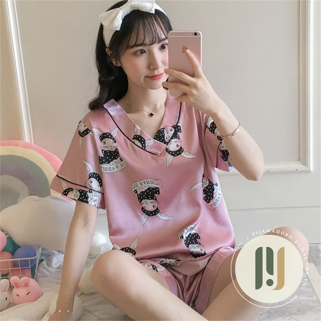 Đồ bộ pijama, bộ lụa cộc đùi cổ chữ V hoạ tiết hoạt hình | BigBuy360 - bigbuy360.vn