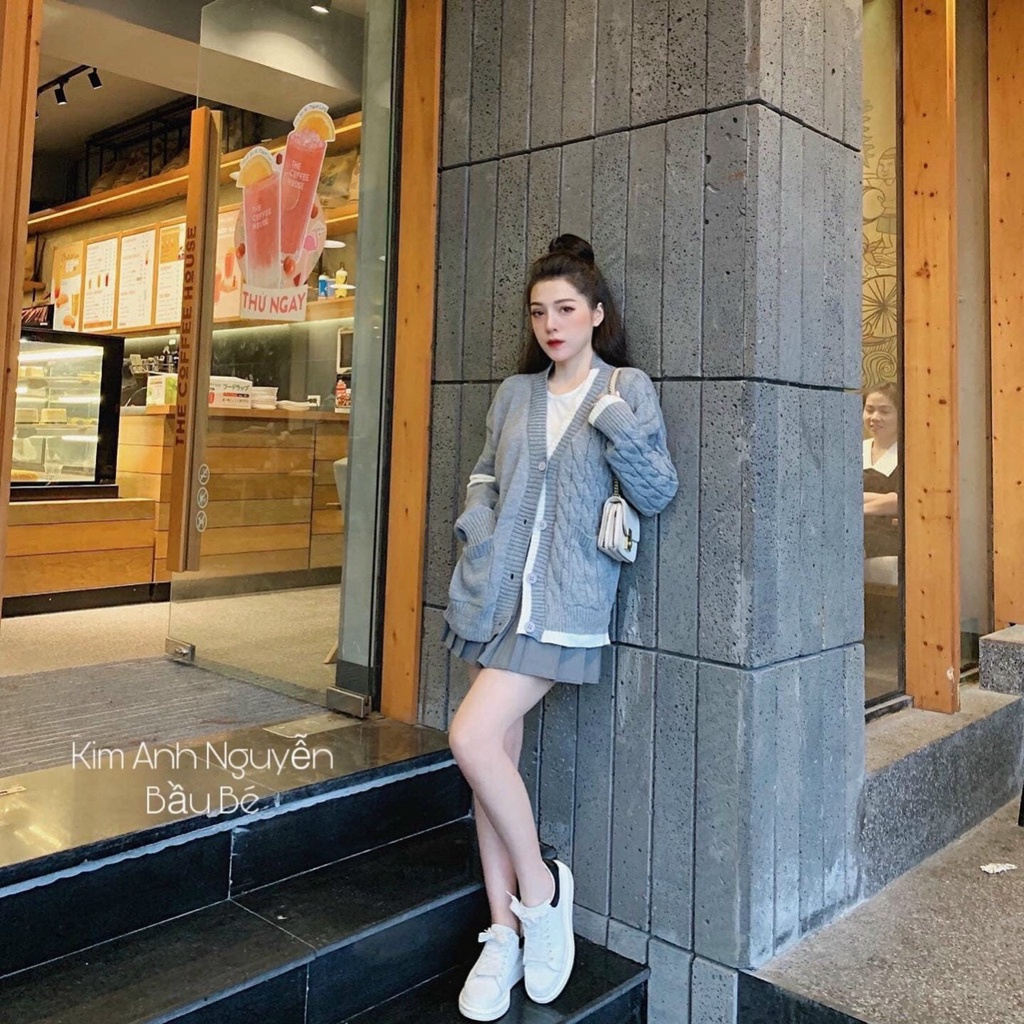 Áo khoác cardigan nữ, áo khoác form rộng nữ huy hiệu ngực kẻ tay cá tính chất len dày mặc ấm phom oversize xinh xắn | BigBuy360 - bigbuy360.vn
