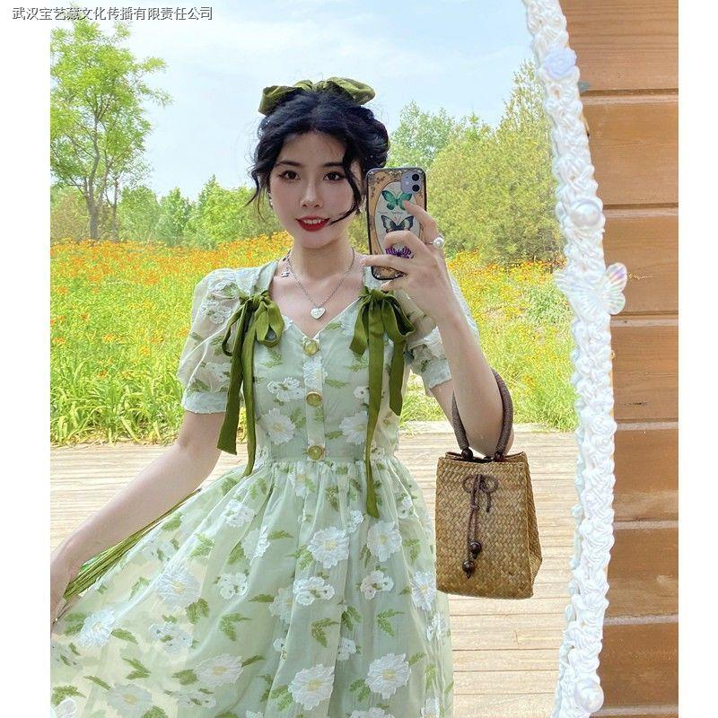 Đầm dáng chữ a cổ vuông in họa tiết hoa cúc màu trắng/xanh lá phong cách Retro Pháp thời trang mùa hè 2021 | BigBuy360 - bigbuy360.vn