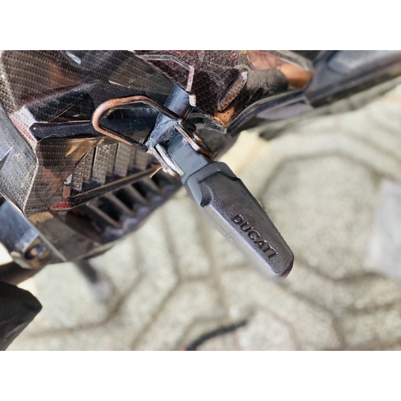 Gác chân Ducati cho xe Honda và Yamaha