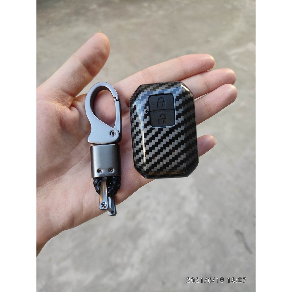 Ốp Chìa Khóa Carbon Xe Suzuki XL7, Ertiga cao cấp có lót silicon chống va đâp - kèm móc khóa