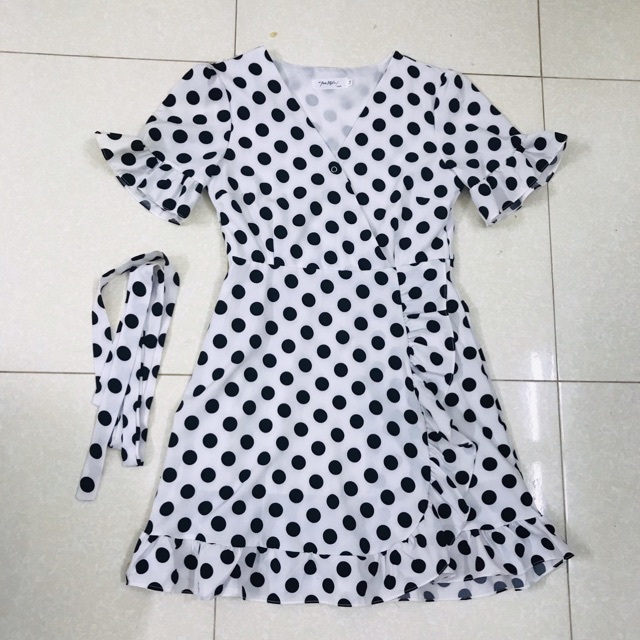 Váy chấm bi kèm dây thắt size M thanh lý