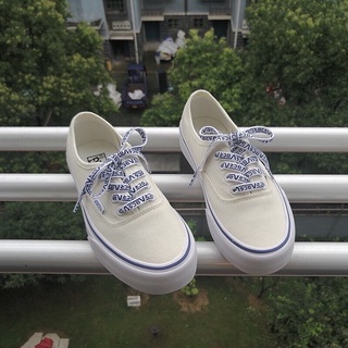 Giày dáng vans màu be hoạ tiết độc đáo
