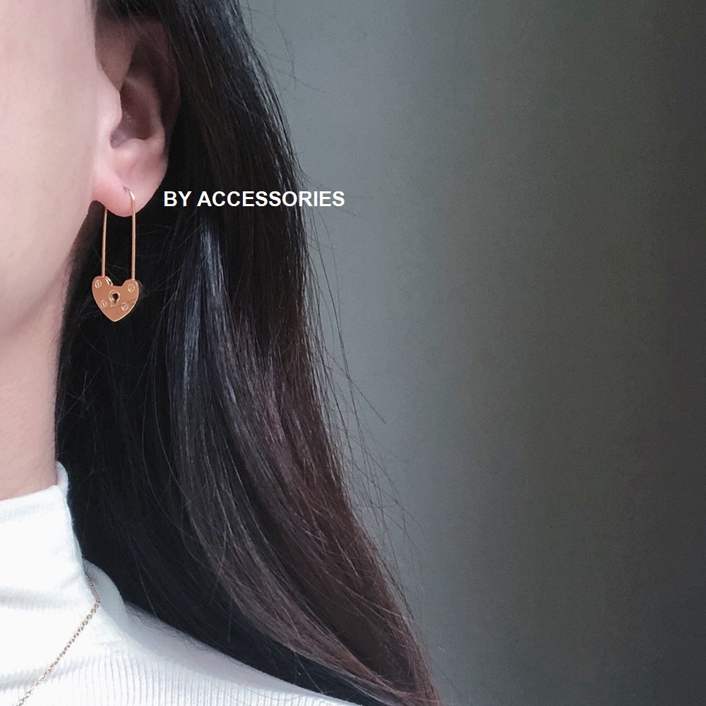 Bông tai titan ổ khóa kiểu trái tim không gỉ