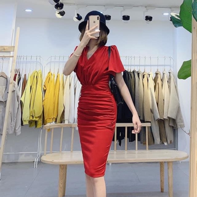 Thanh lý váy body siêu sang ( sẵn màu vàng)
