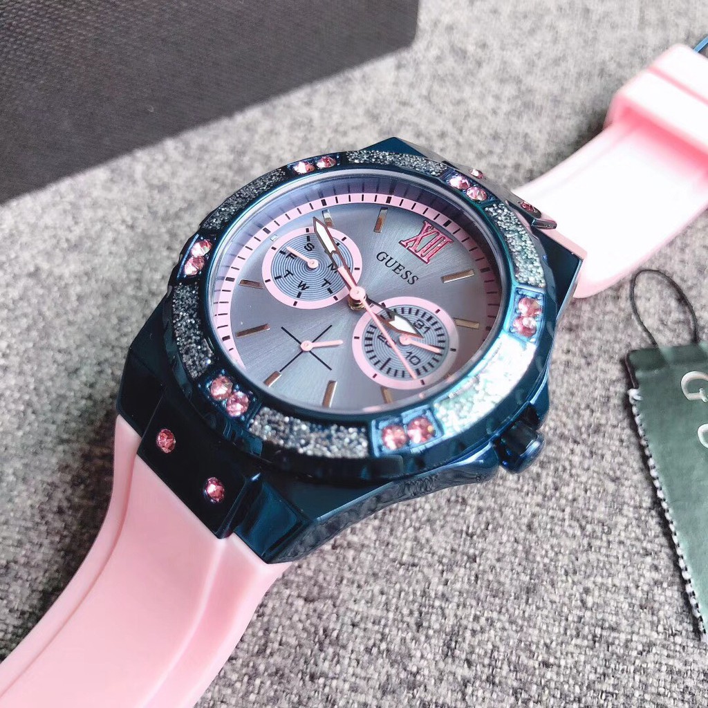 Đồng hồ nữ thời trang Guess W0775L5 Dây Cao Su Hồng