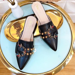 Giày sục nữ bít mũi hở gót tiện lợi, đính hoạ tiết thời trang