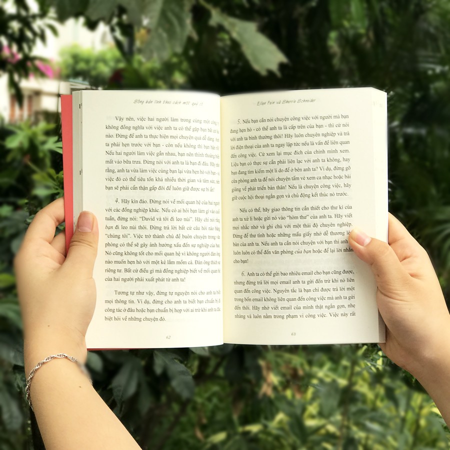 Sách - Sống Bản Lĩnh Theo Cách Một Quý Cô (Kèm Bookmark) (Tái bản 2020)