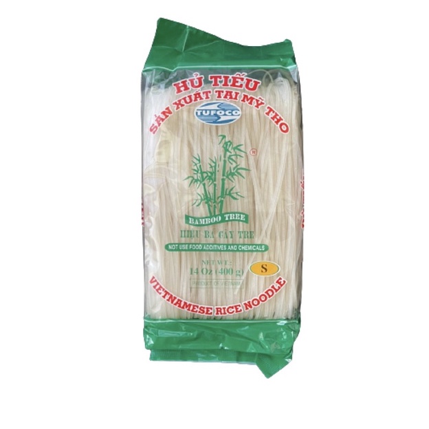 Hủ tiếu Mỹ Tho, hiệu Ba Cây Tre,400gr. Sợi hủ tiếu trắng đục, dai , ngon, không có bị ôi chua trong sử dụng.