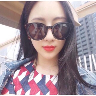mắt kính nobita