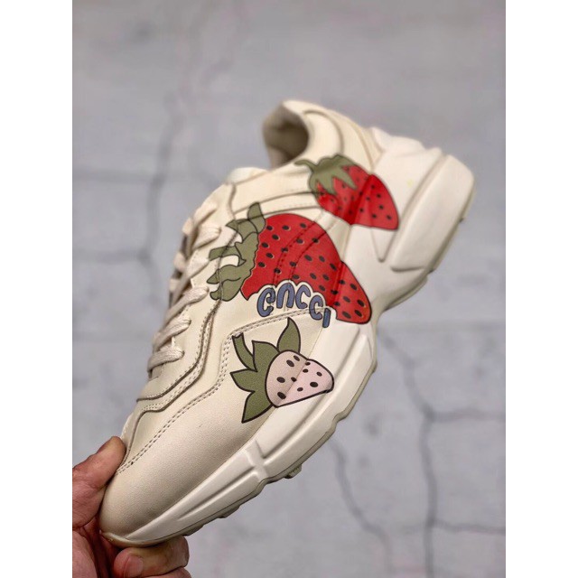 6/6 c New Đủ mẫu FRESHIP GUCCI RHYTON VINTAGE TRAINER SNEAKER TRÁI DÂU TÂY [.] [.] . . ✫ siêu phẩm 1212 * ۶ : ོ # ˢ d