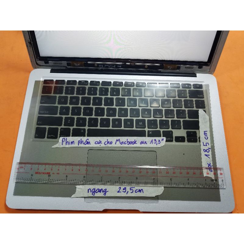 phim phân cực macbook air tặng dao,khăn lau,hướng dẫn dán