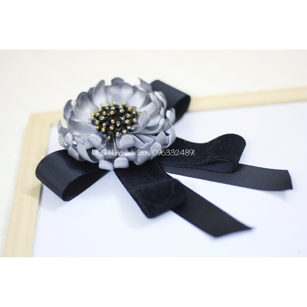 (ảnh thật 100%) Tag hoa cài cổ áo handmade mẫu hoa cúc nhụy phale ruy băng đen