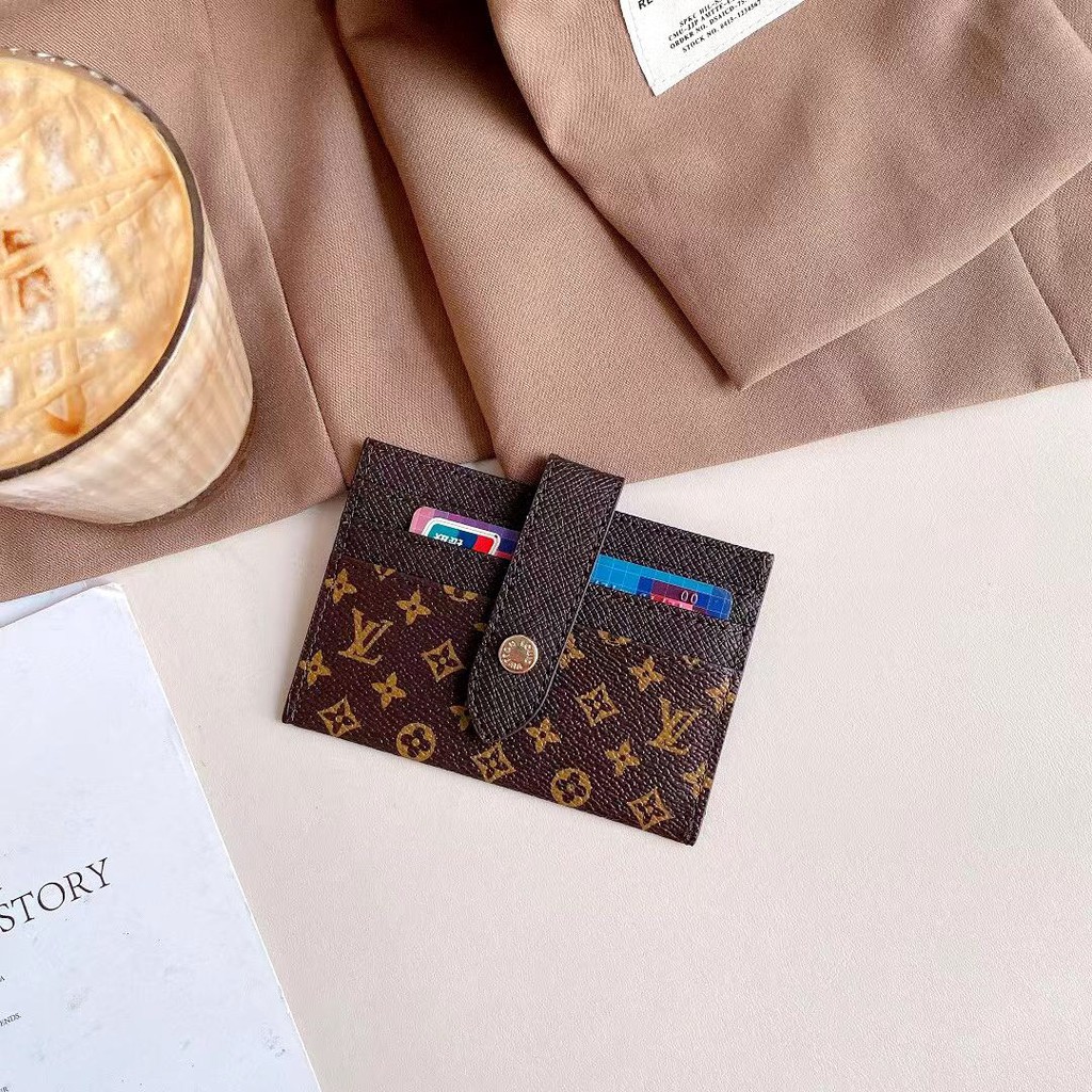 Card holder da họa tiết LV cổ điển chống trượt siêu mỏng có dây khóa cài